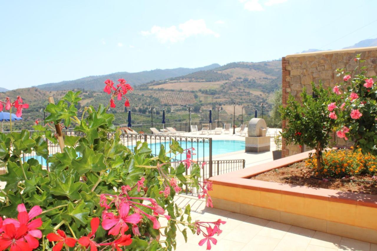 הוילה לסקארי Agriturismo Le Campanelle - Sicilia - Cefalu מראה חיצוני תמונה