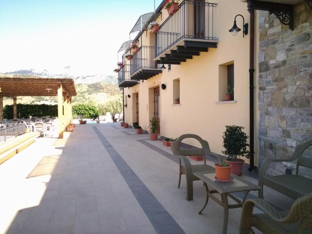 הוילה לסקארי Agriturismo Le Campanelle - Sicilia - Cefalu מראה חיצוני תמונה